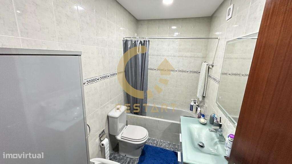 Apartamento T2 (Av da Carvalha - Rio Tinto)-9