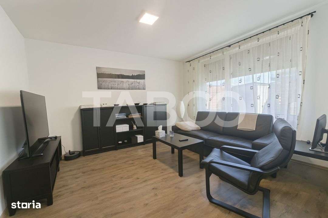 Casa de vanzare in Zavoi cu 3 camere 2 bai curte libera de 50 mp - Imagine principală: 2/19