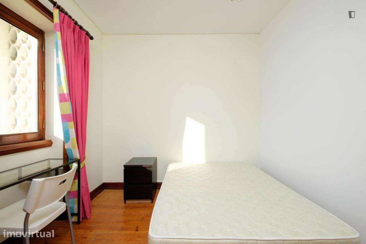 Quarto - localizado em Montes Claros Coimbra - Grande imagem: 3/10