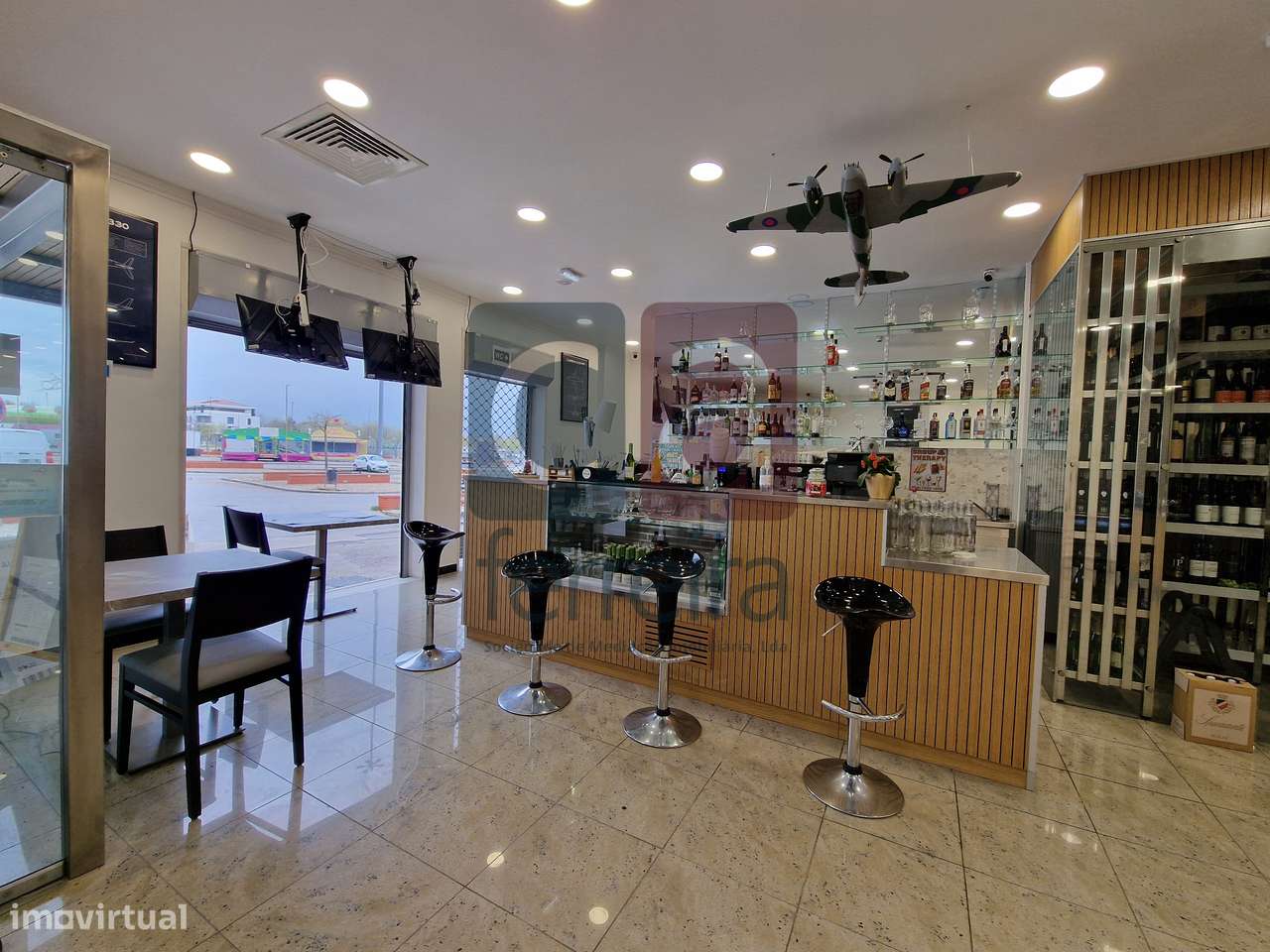 Restaurante composto por três pisos no Coração de Almeirim-3