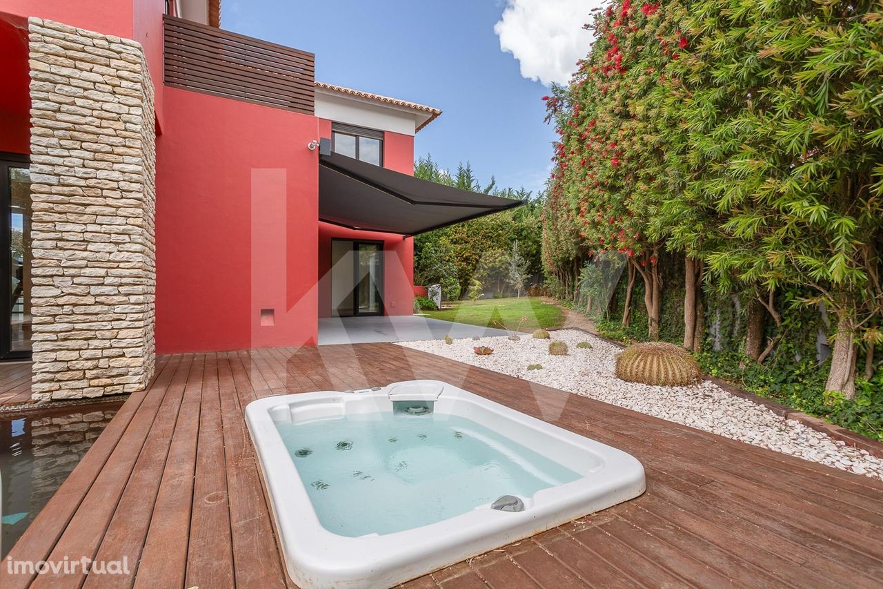 Moradia T5 de Luxo com Piscina e Jacuzzi |Birre, Cascais