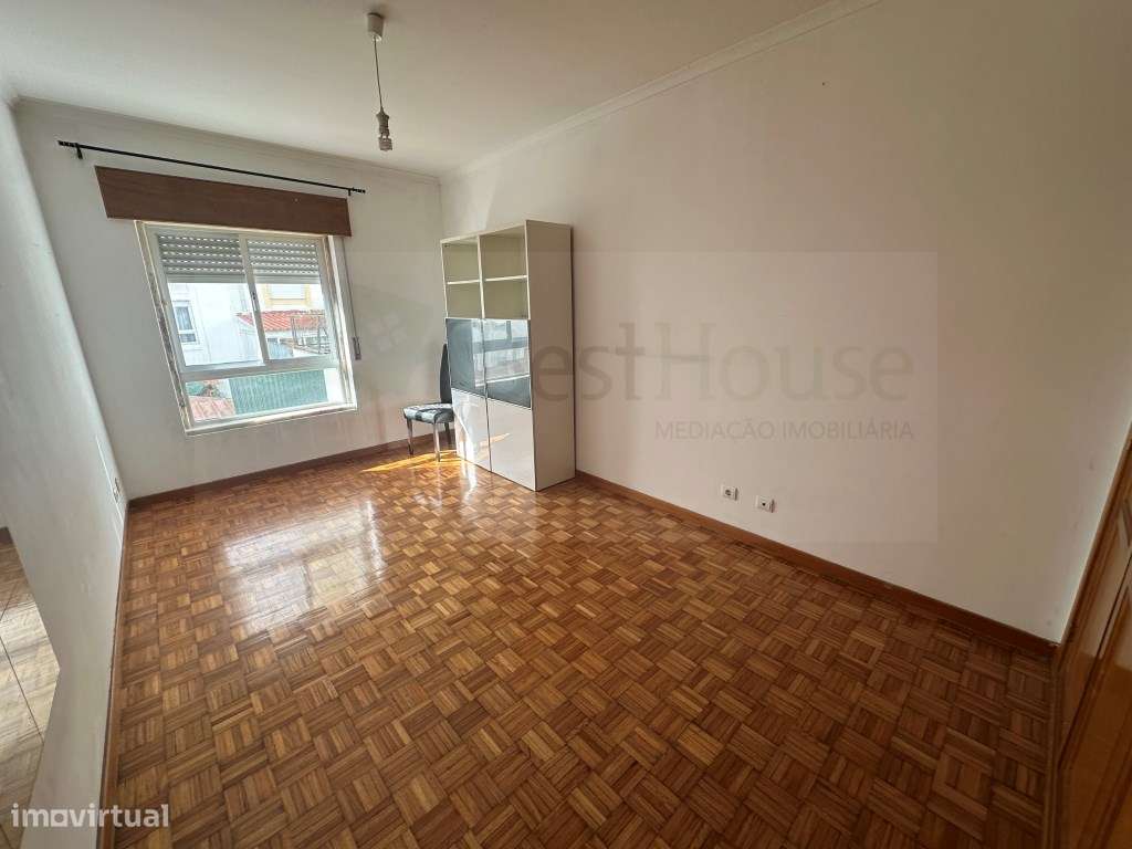 T2 Rio de Mouro com parqueamento e arrecadação - Grande imagem: 4/13