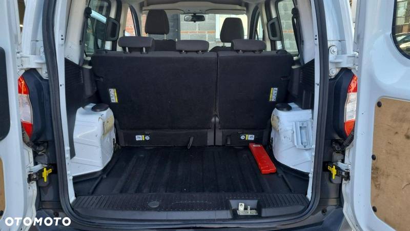 Ford Tourneo Courier - 17