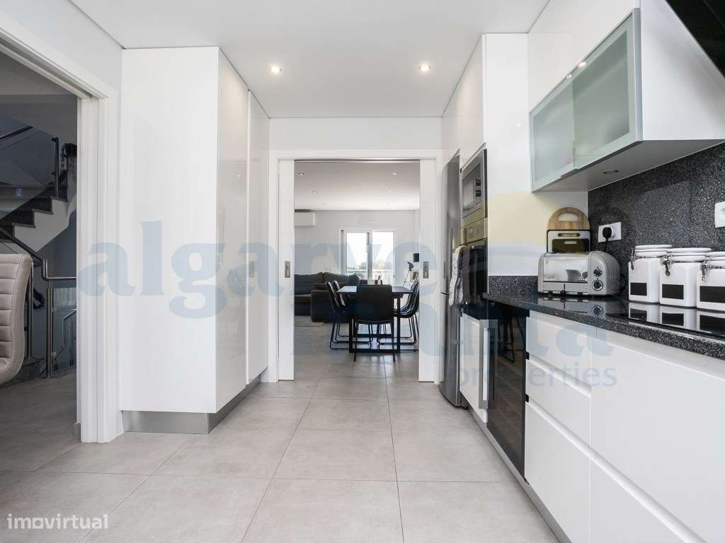EXCLUSIVO! Moradia T3 Moderna com Piscina Privada no coração de Vil...-23