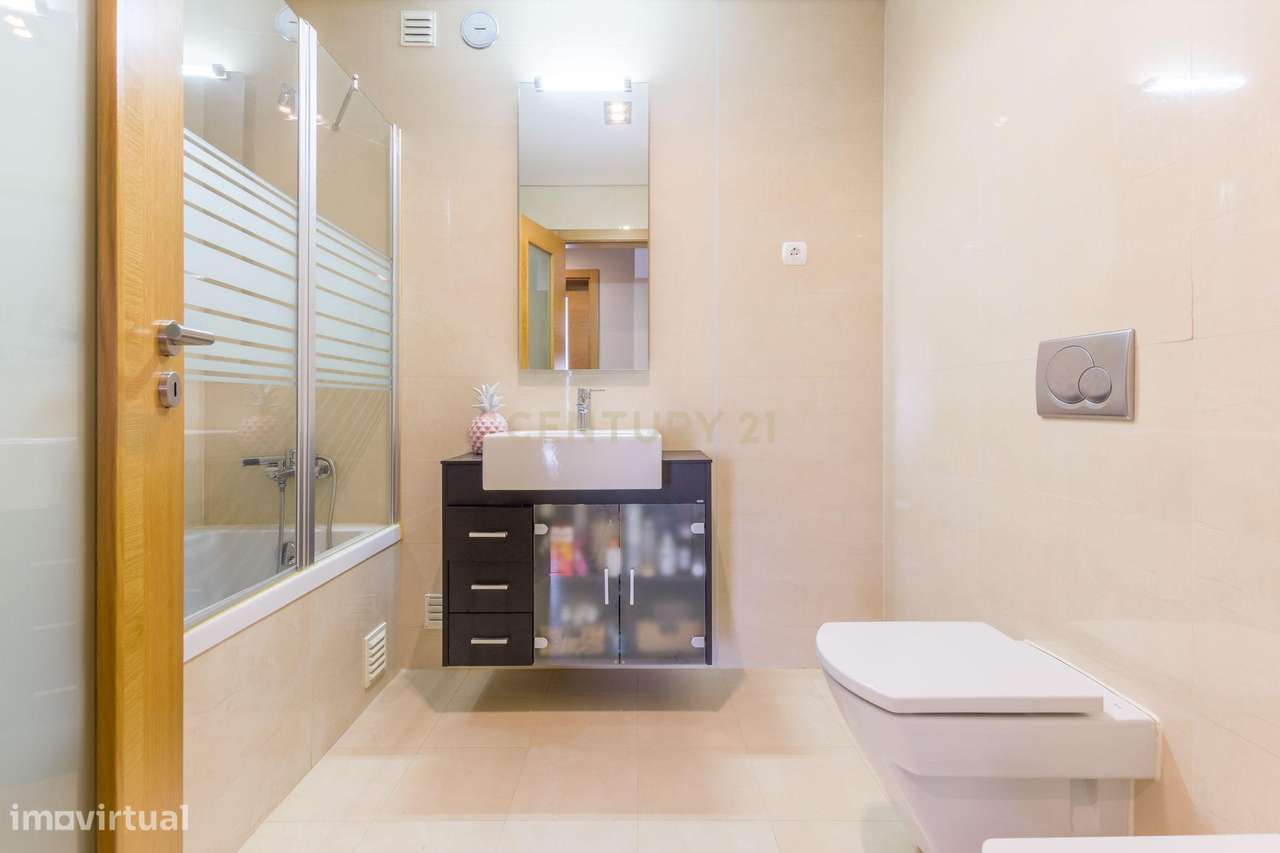 Apartamento T3 com Suíte, Arrecadação e Parqueamento – Conforto, Espaç-15