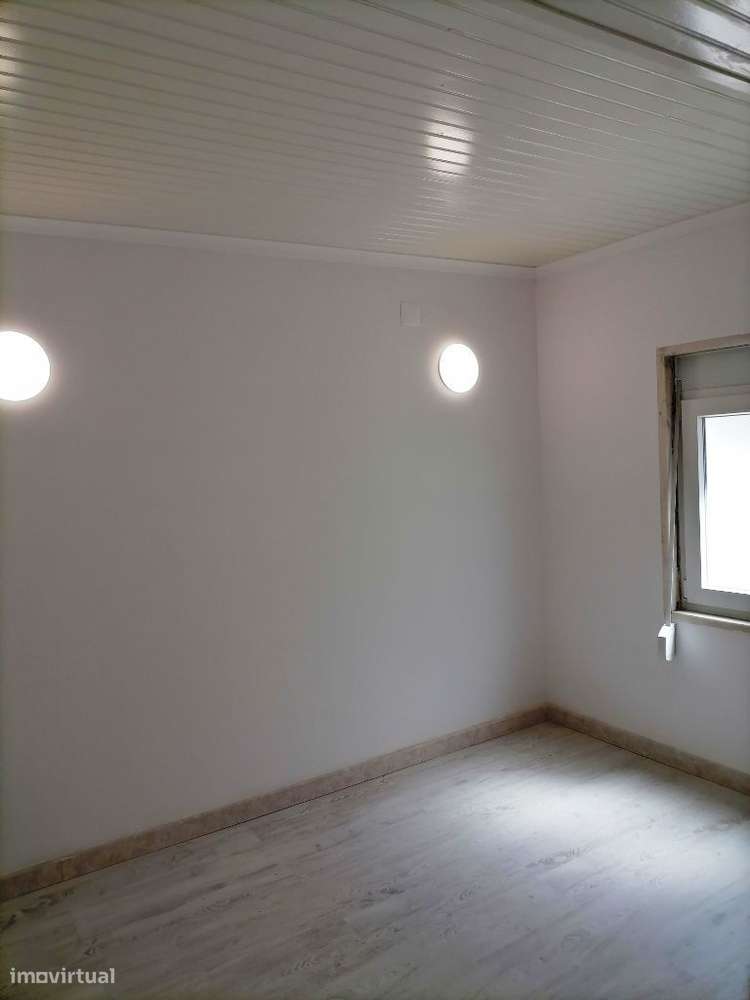 Moradia Remodelada em banda na Rua do Sítio ao Casalinho da Ajuda.-13