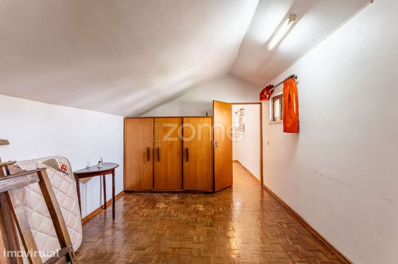 Moradia T4 em verdadeiro oásis urbano-32