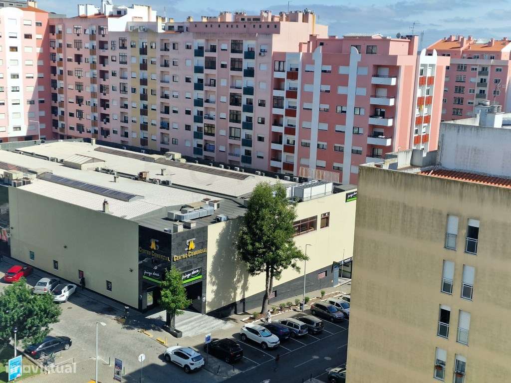 Espaçoso apartamento T2, localizado em São Marcos, Cacém.-9