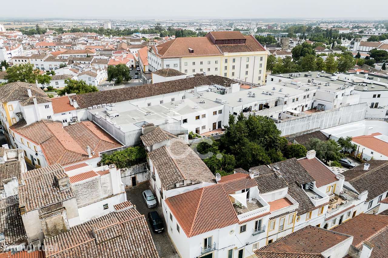 Moradia T2+1 Bifamilar de Rés do Chão c/ 426,14 m² de espaço exterior-32