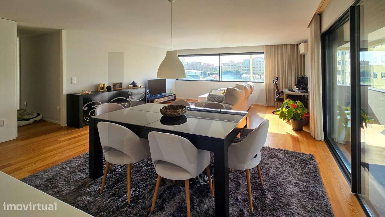 Conforto, luz e mar – Amplo T2  a 2 minutos da praia de Canidelo - Grande imagem: 4/25