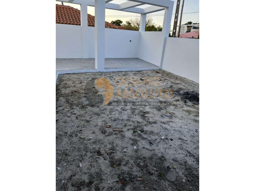 Moradia Geminada T3 c/ Pérgula. Fernão Ferro-12