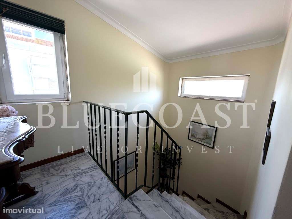 Moradia V4 com 3 Pisos - Espaço e Conforto-39