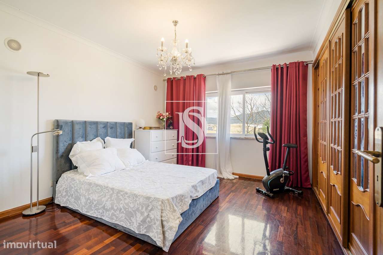 Moradia T5 em Manique de Cima com 3 Pisos-13