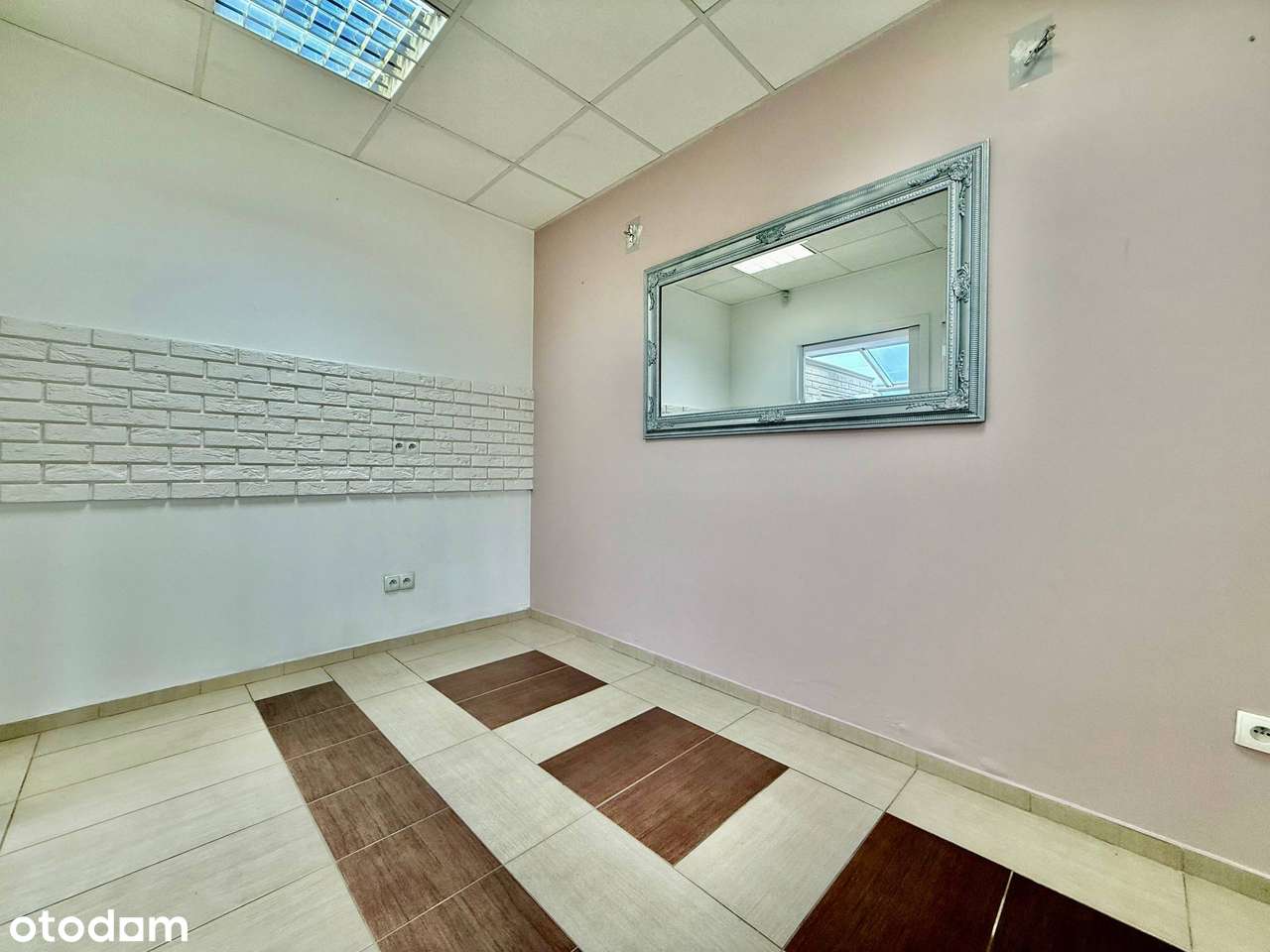 Na sprzedaż lokal użytkowy – Parking | Niski czynsz | Duża przestrzeń-3