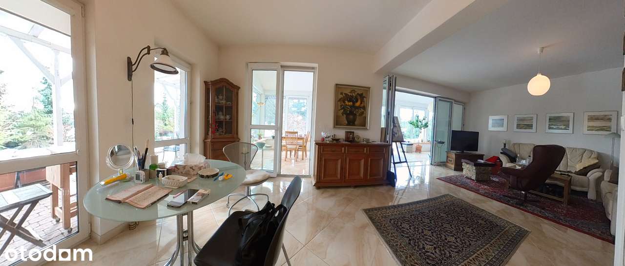 Przestronny dom z 6 pokojami w cichej okolicy-11