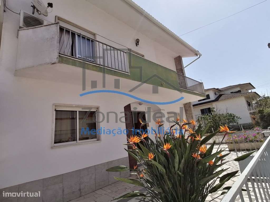 MORADIA COM 2 PISOS , OITO DIVISÕES, GARAGEM E LOGRADOURO - LOCALIZ... - Grande imagem: 5/24