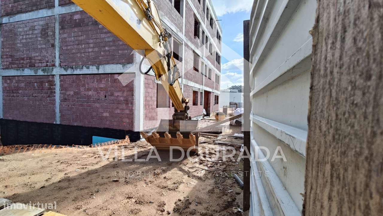 Apartamento T1+1 com Garagem na Serra de Canelas-6
