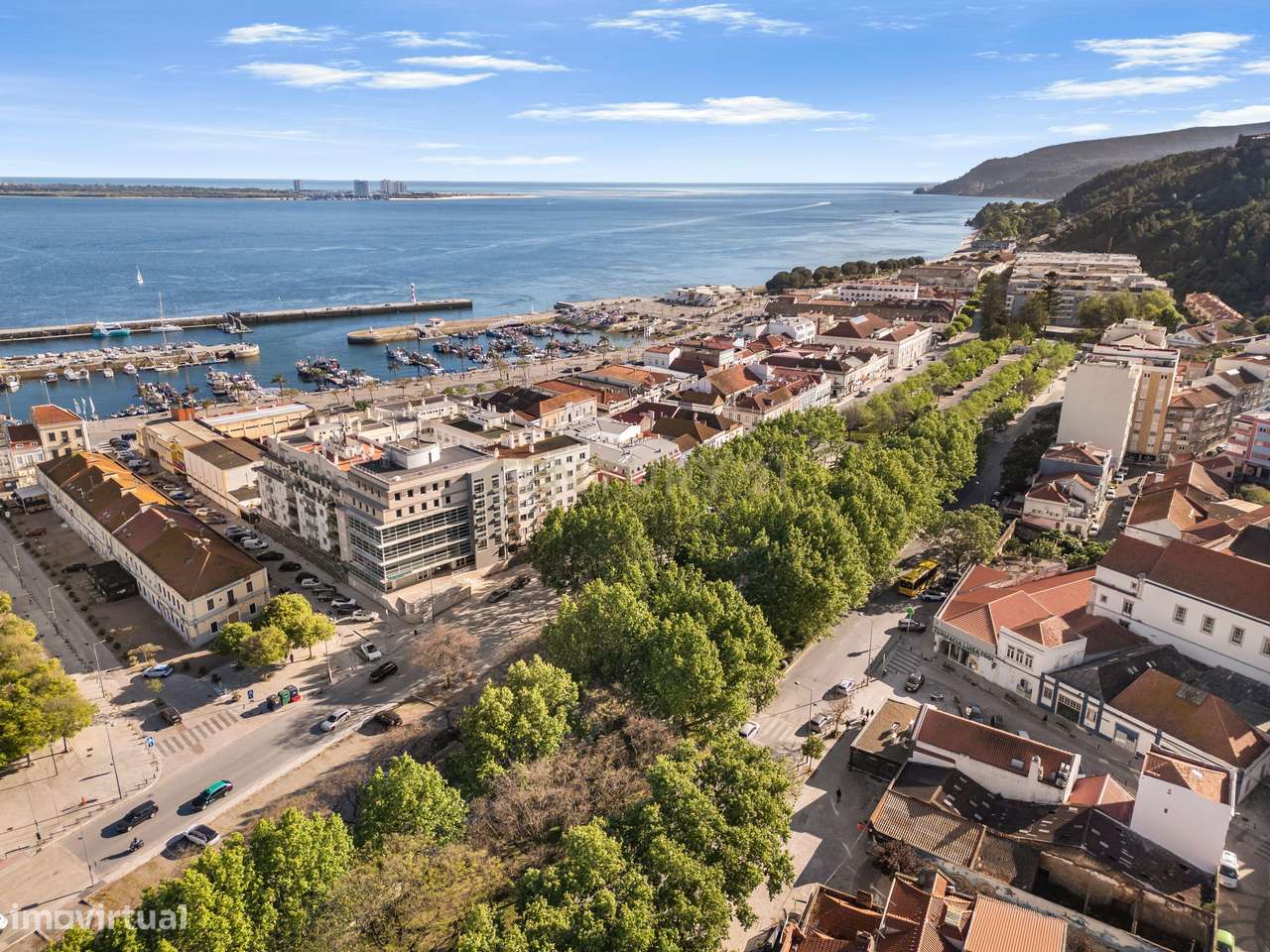 Prédio Totalmente Renovado com 2 apartamentos T1 e espaço exterior no-1