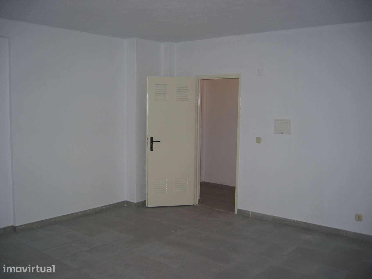 Apartamento T3 em Queijas com 2 Parqueamentos e Arrecadação - Grande imagem: 5/12