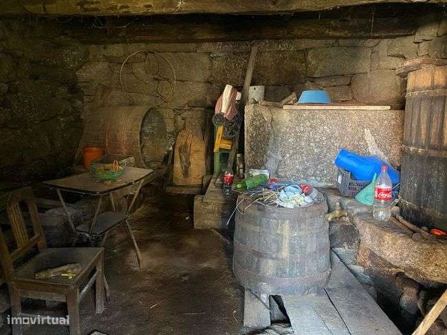 Moradia T2 para venda em Azias (Santa Maria), Ponte da Barca.-7
