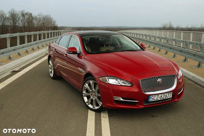 Jaguar XJ 3.0 T AWD LWB Portfolio - 3