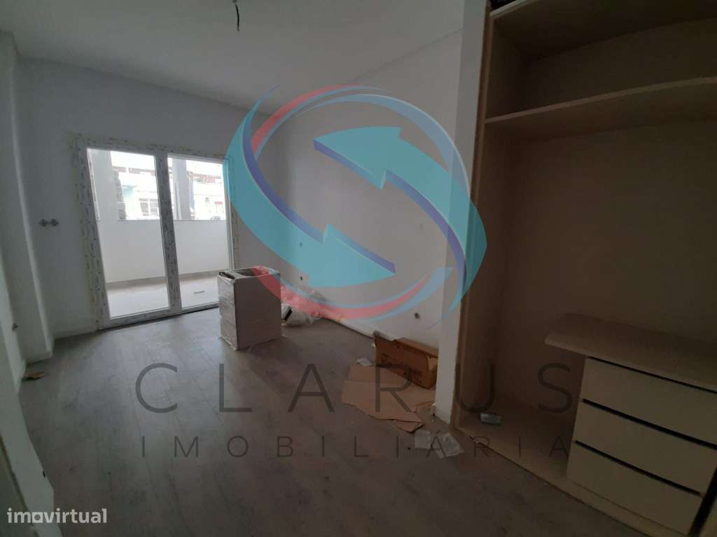 Apartamento T2 em Santa Marta do Pinhal - Grande imagem: 4/5