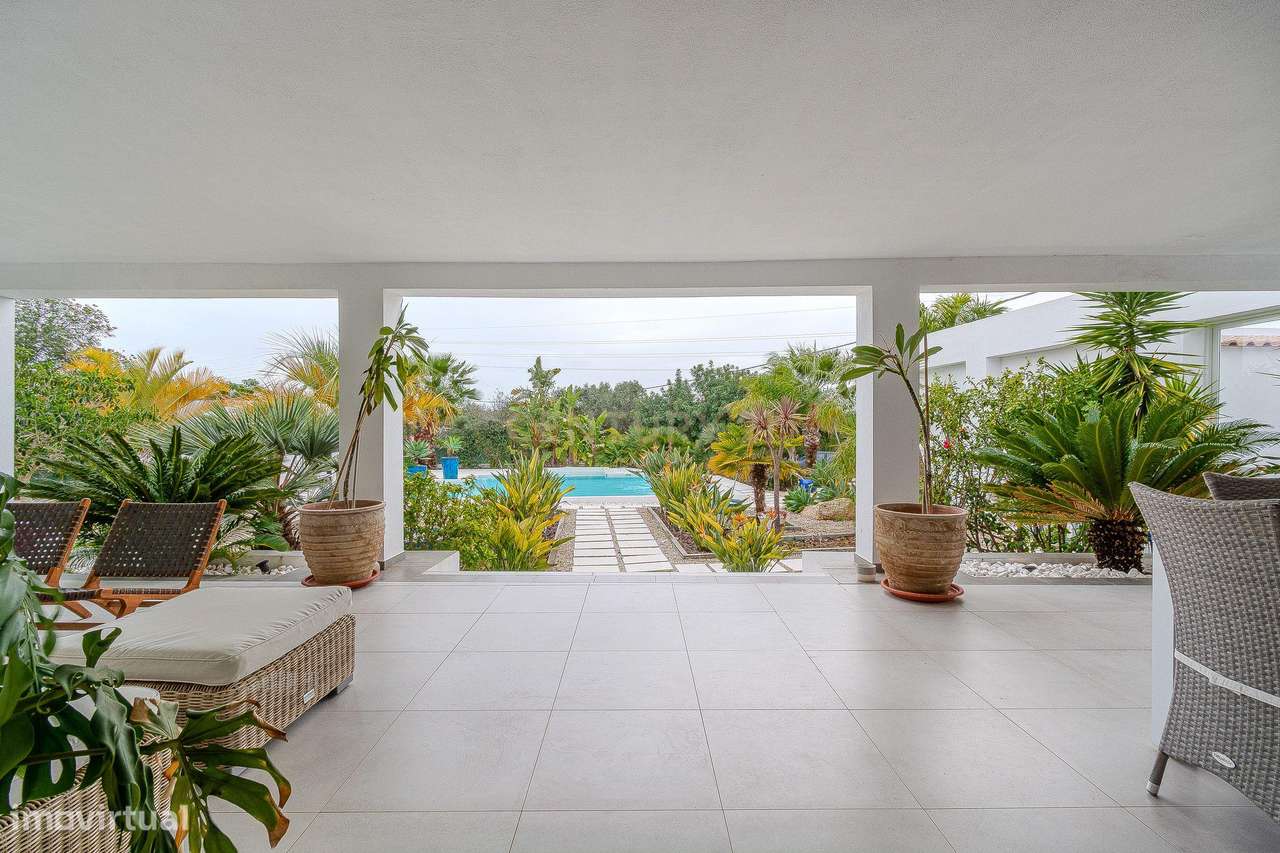 Moradia Renovada com Piscina em Quelfes, Olhão-7