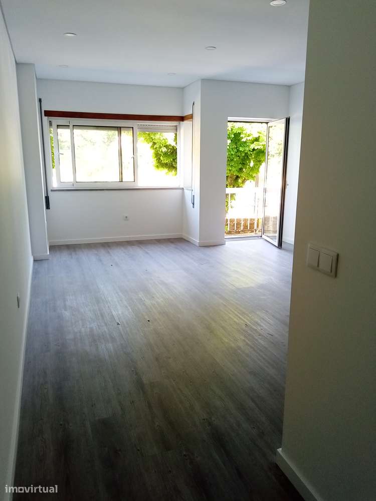 T1 renovado, com eletrodomésticos, no centro da cidade - Grande imagem: 2/13