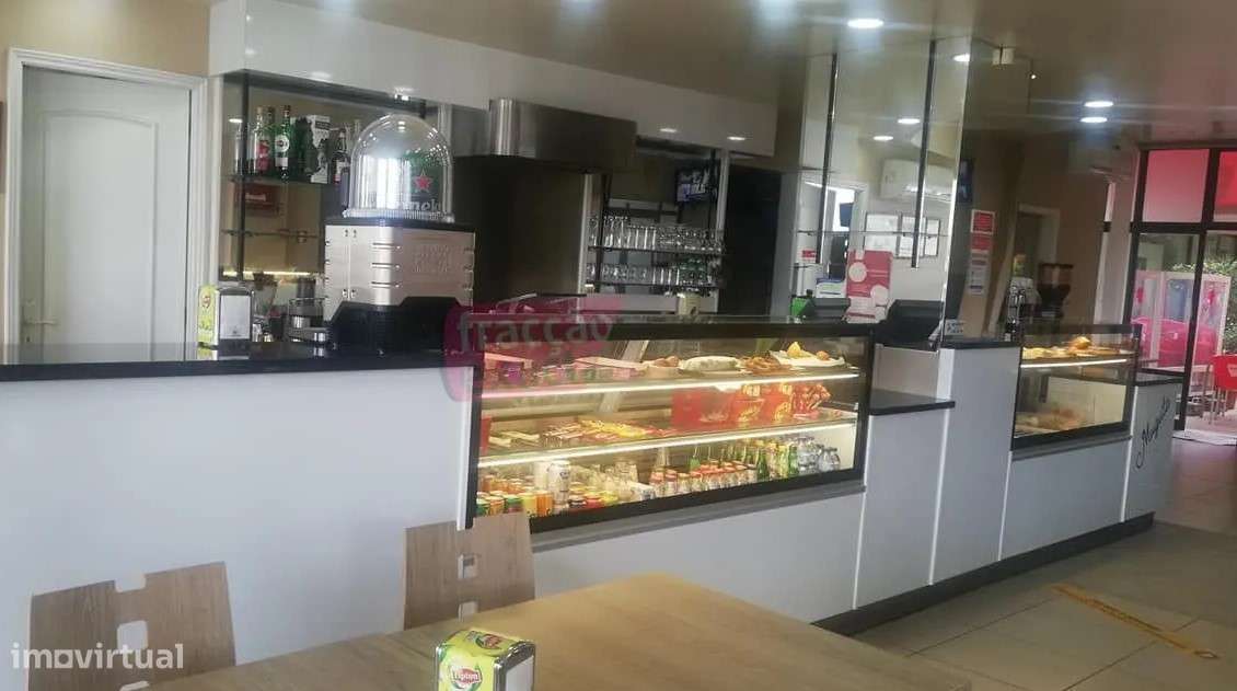 Café , restaurante, Snack bar com esplanada. - Grande imagem: 3/5