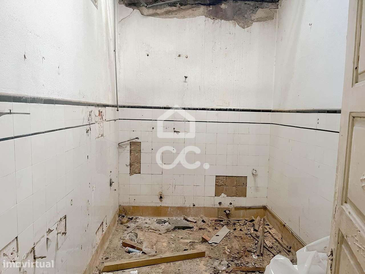 Prédio com Loja de 489 m² e 2 Apartamentos no Coração de Vila Nova de-26