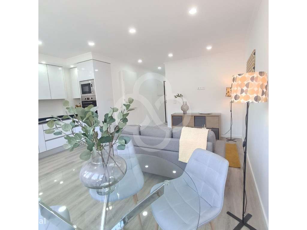 Apartamento T3 com muita luz em bairro familiar com comercio em Ben... - Grande imagem: 4/14