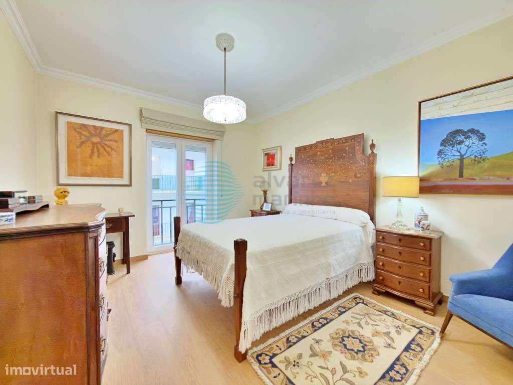 Apartamento T5, com 3 varandas, 2 lugares de estacionamento e Arrec...-21