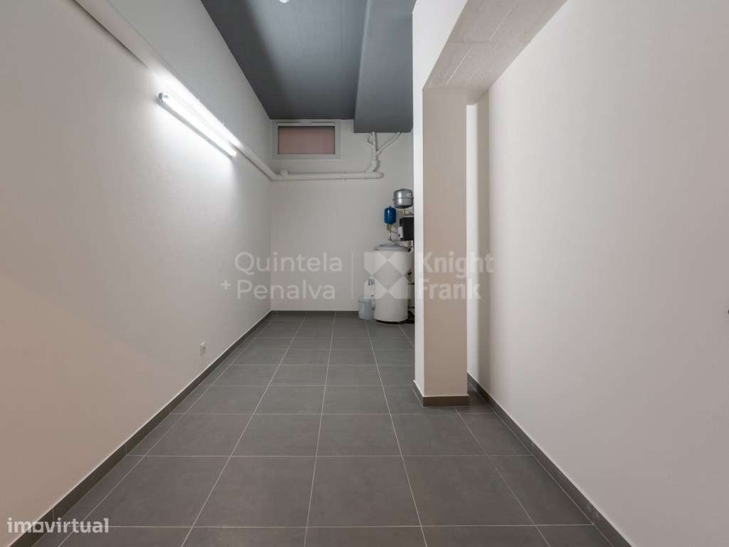 Apartamento T3 com garagem junto ao centro de Cascais-28