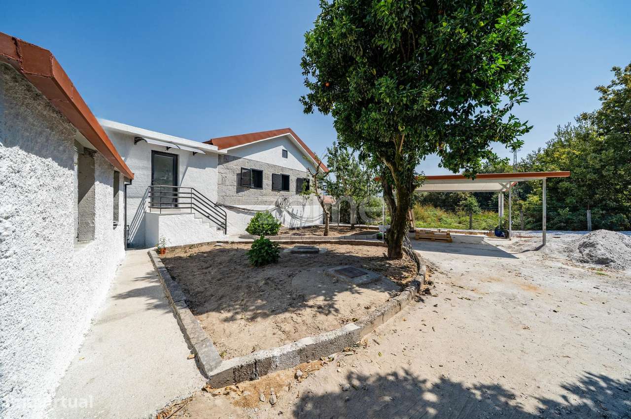 Moradia Individual T3 Renovada com Comércio, em Vilela, Póvoa Lanho... - Grande imagem: 5/47