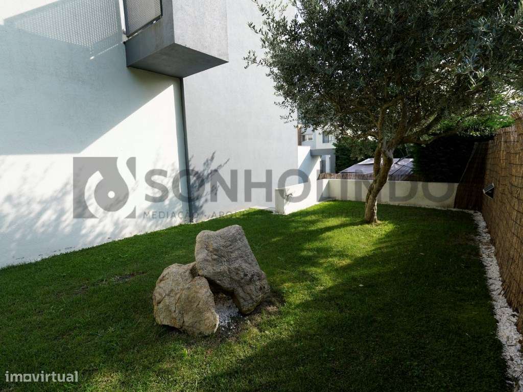 Moradia T4 com piscina de 3 frentes com excelentes áreas, tanto a n...-28