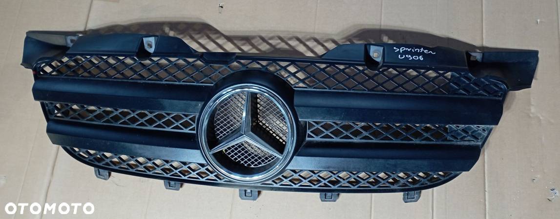 Mercedes Sprinter W906 GRILL ATRAPA PRZÓD A9068100319 - 1