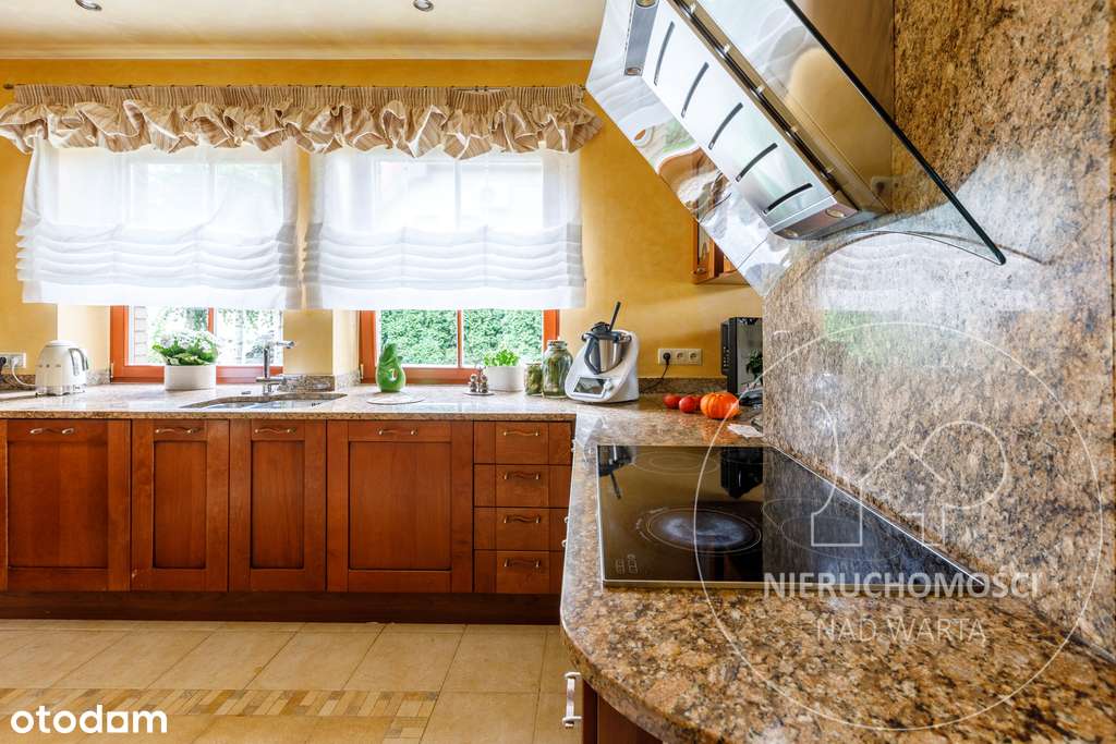 Stylowy dom z malowniczym ogrodem-6