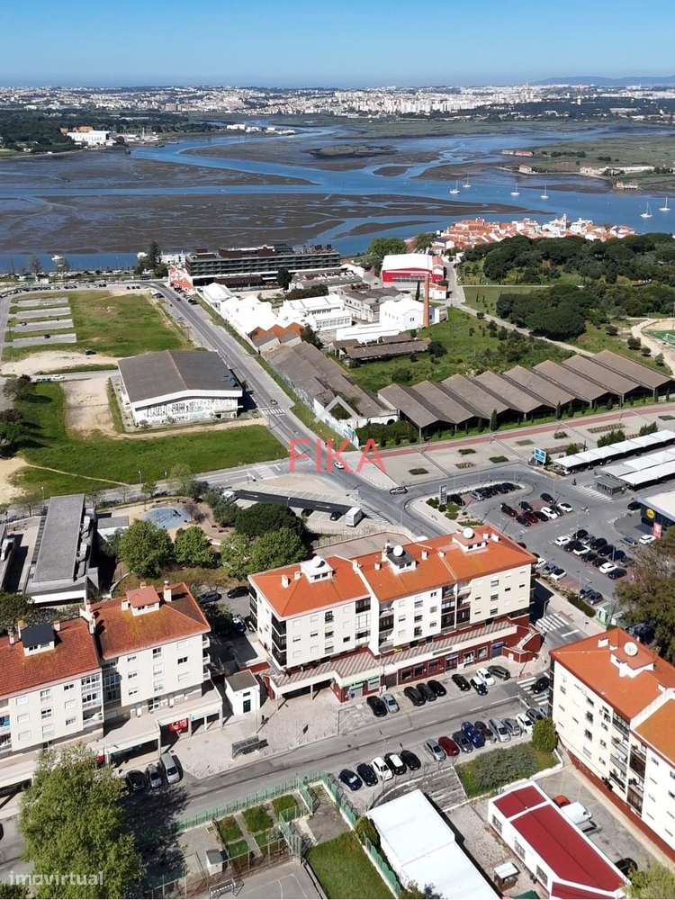 T2 no Seixal junto à Baía-19