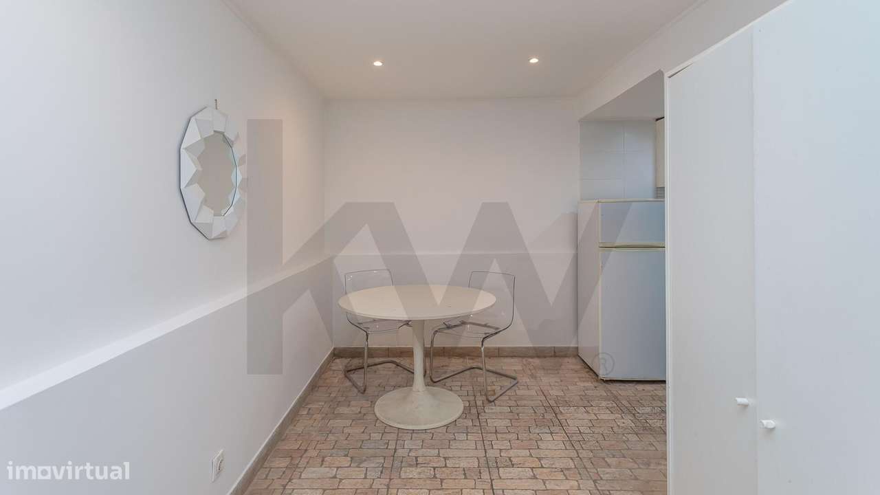 Minimalismo e Herança: O Refúgio Perfeito na Calçada do Lavra-5