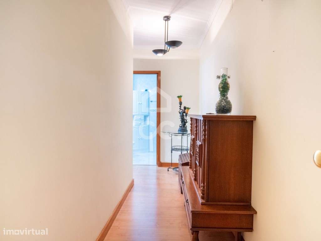 Apartamento T2 com Lugar de garagem para 2 viaturas - Grande imagem: 5/19