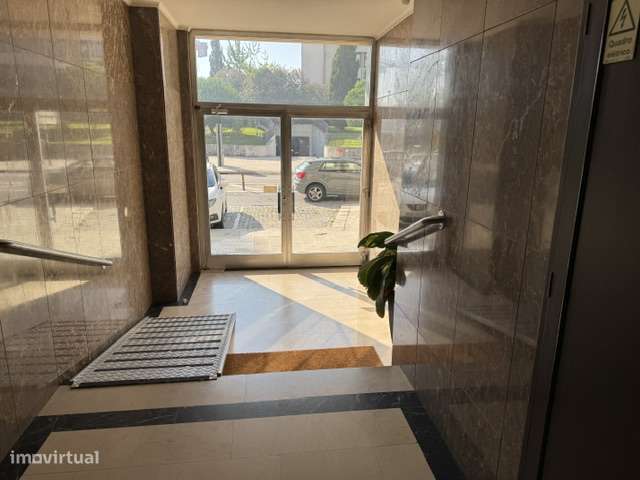 Apartamento T5 na Rua do Campo Alegre-6