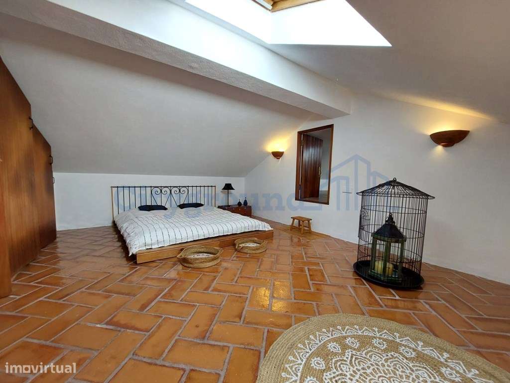 Charme com toque de luxo - Moradia V4 de 2 pisos com jardim em Regu...-27