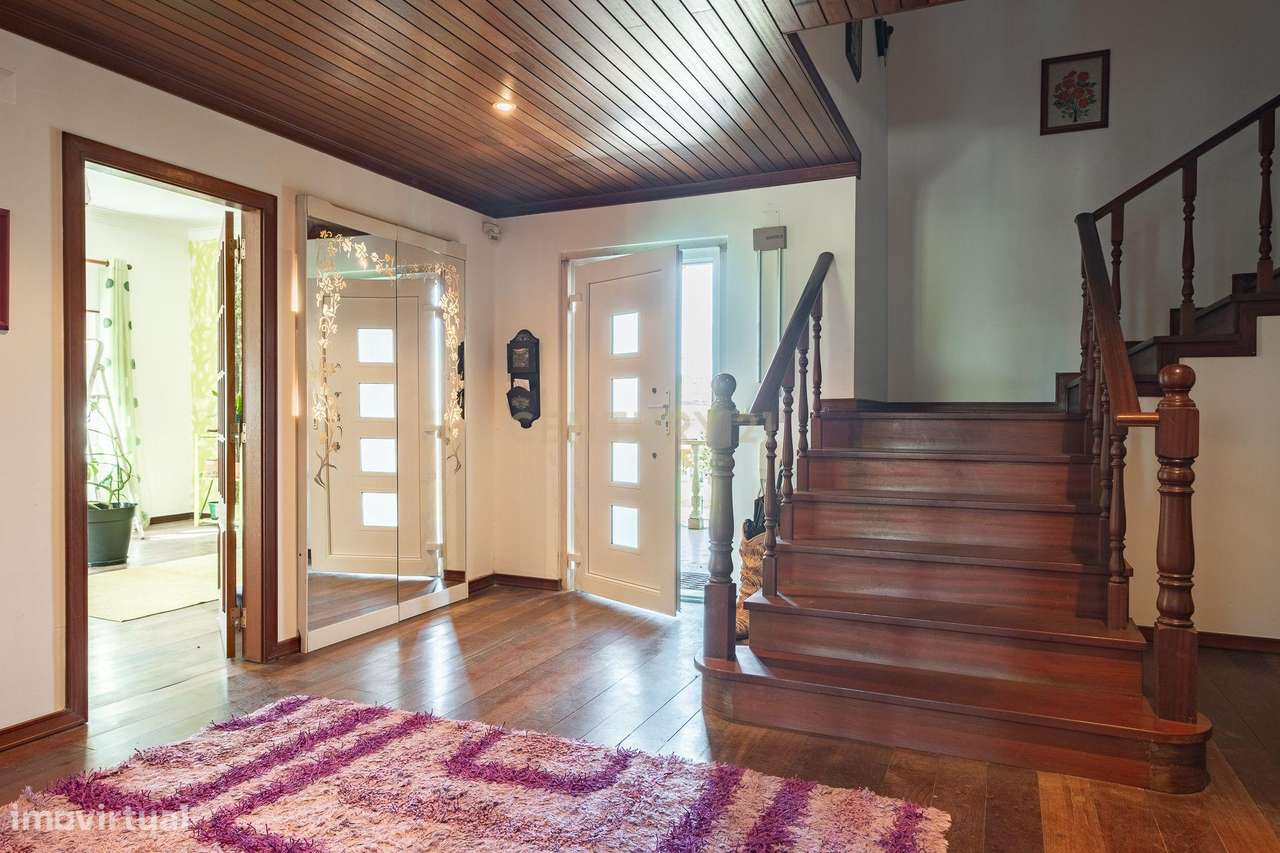 Moradia rodeada pelo campo-16