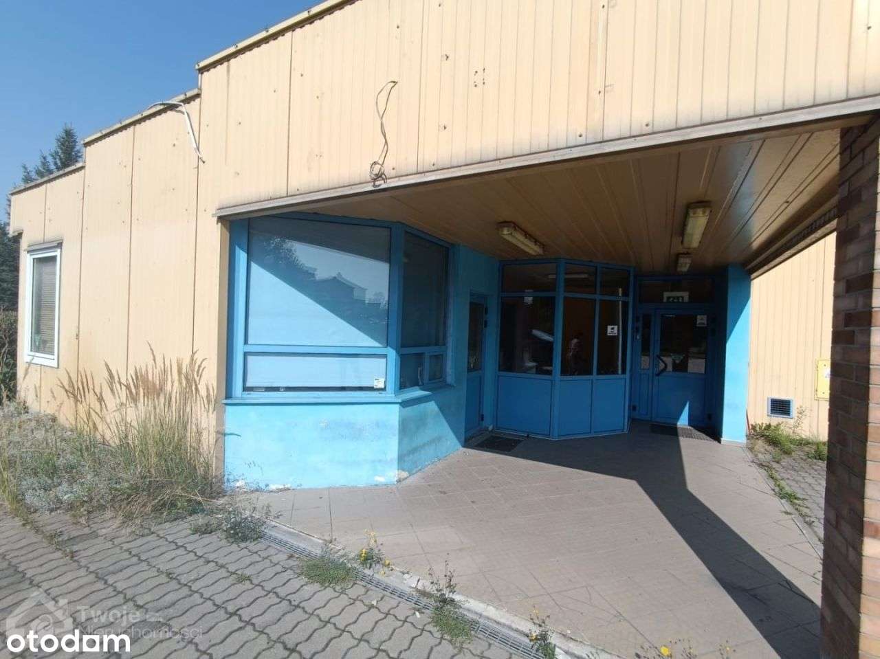 Kompleks magazynowo-biurowy z dużą działką-5