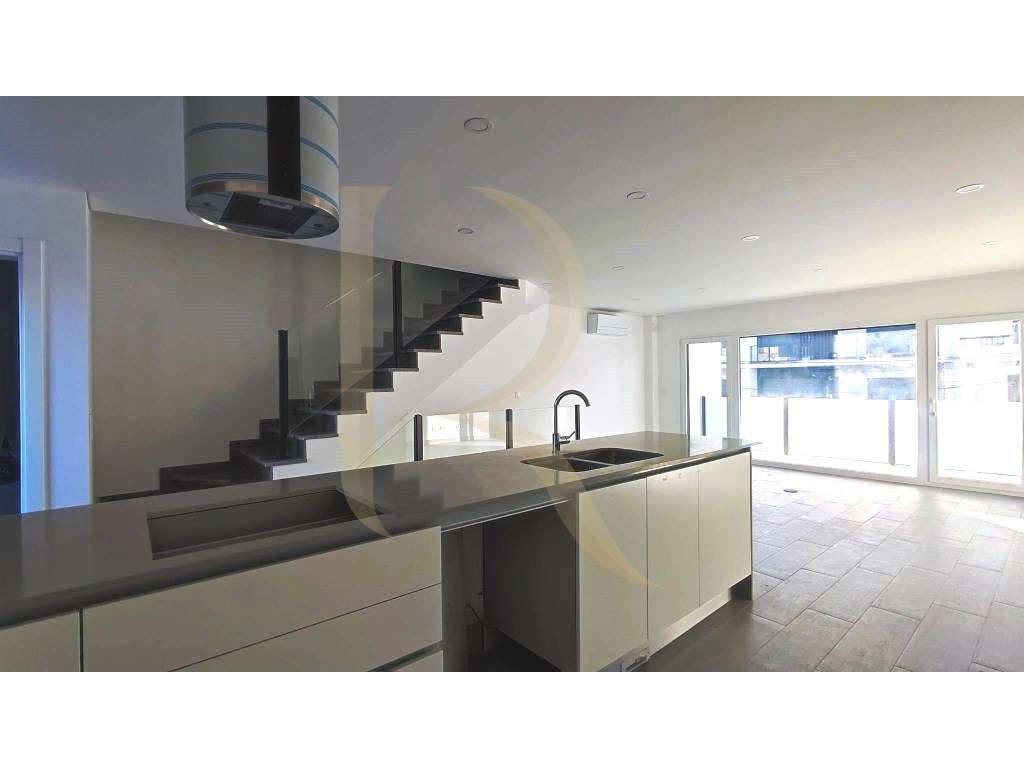 Moradia em banda nova T3+2 com garagem em Vale de Milhaços - Corroios - Grande imagem: 4/29