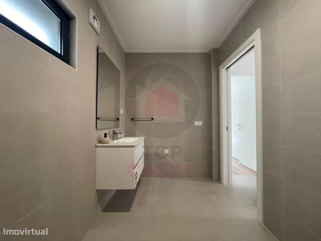 Moradia de arquitectura moderna com piscina privada-42