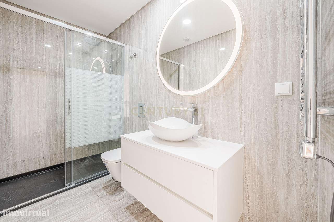 Moradia T4+1 Contemporânea com Piscina-54