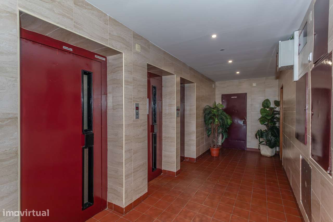 T3 em bom estado de conservação no Algueirão-21