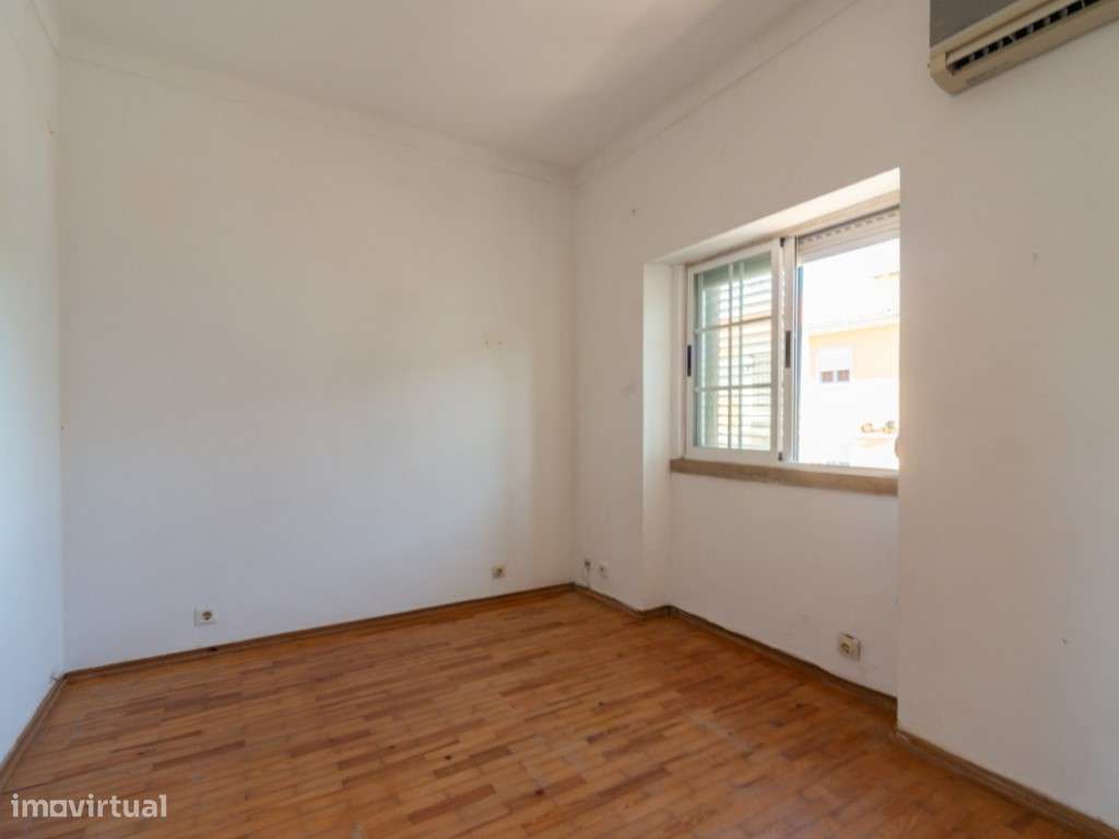 Moradia geminada de esquina em Caselas, com jardim e projecto aprovado-21