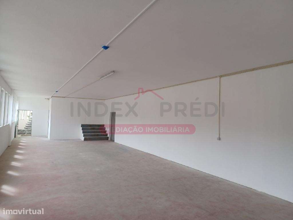 O armazém localiza-se em Mangualde. - Grande imagem: 4/13